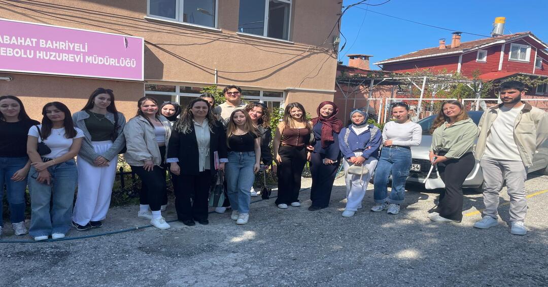 Üniversitemiz 20.yıl Kuruluş Etkinlikleri Kapsamında İnebolu Sabahat Bahriyeli Huzurevi Ziyaret Edildi
