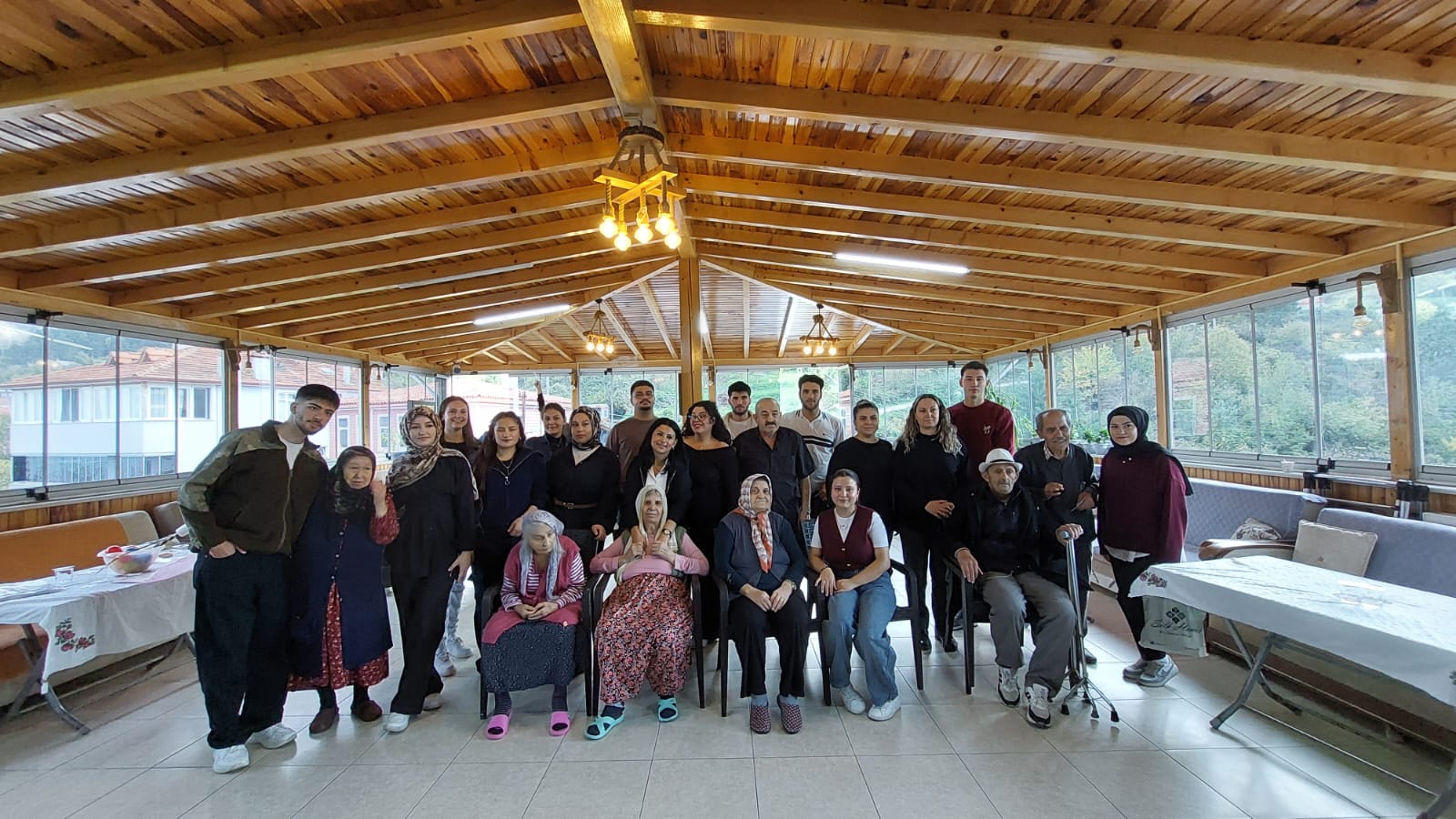 Yaşlı Bakımı Programı Öğrencilerimizden Huzurevi Ziyareti