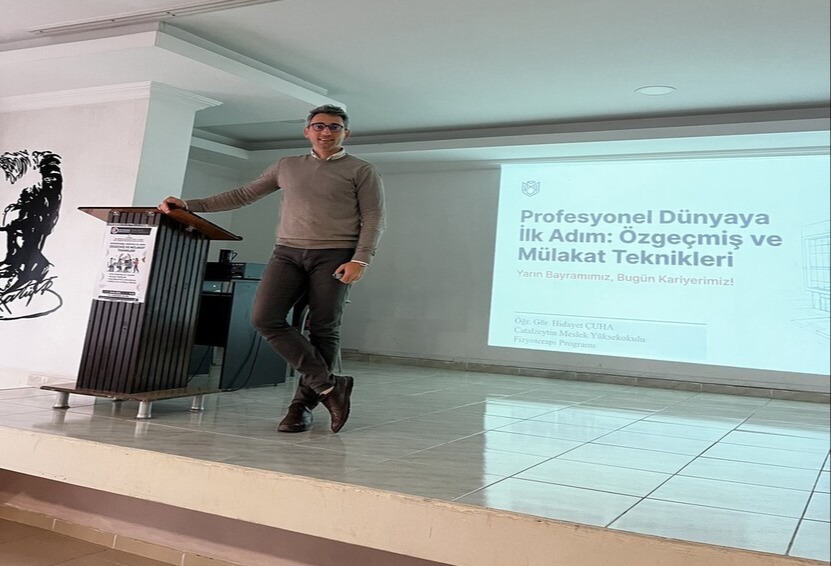 Profesyonel Dünyaya İlk Adım: Özgeçmiş ve Mülakat Teknikleri