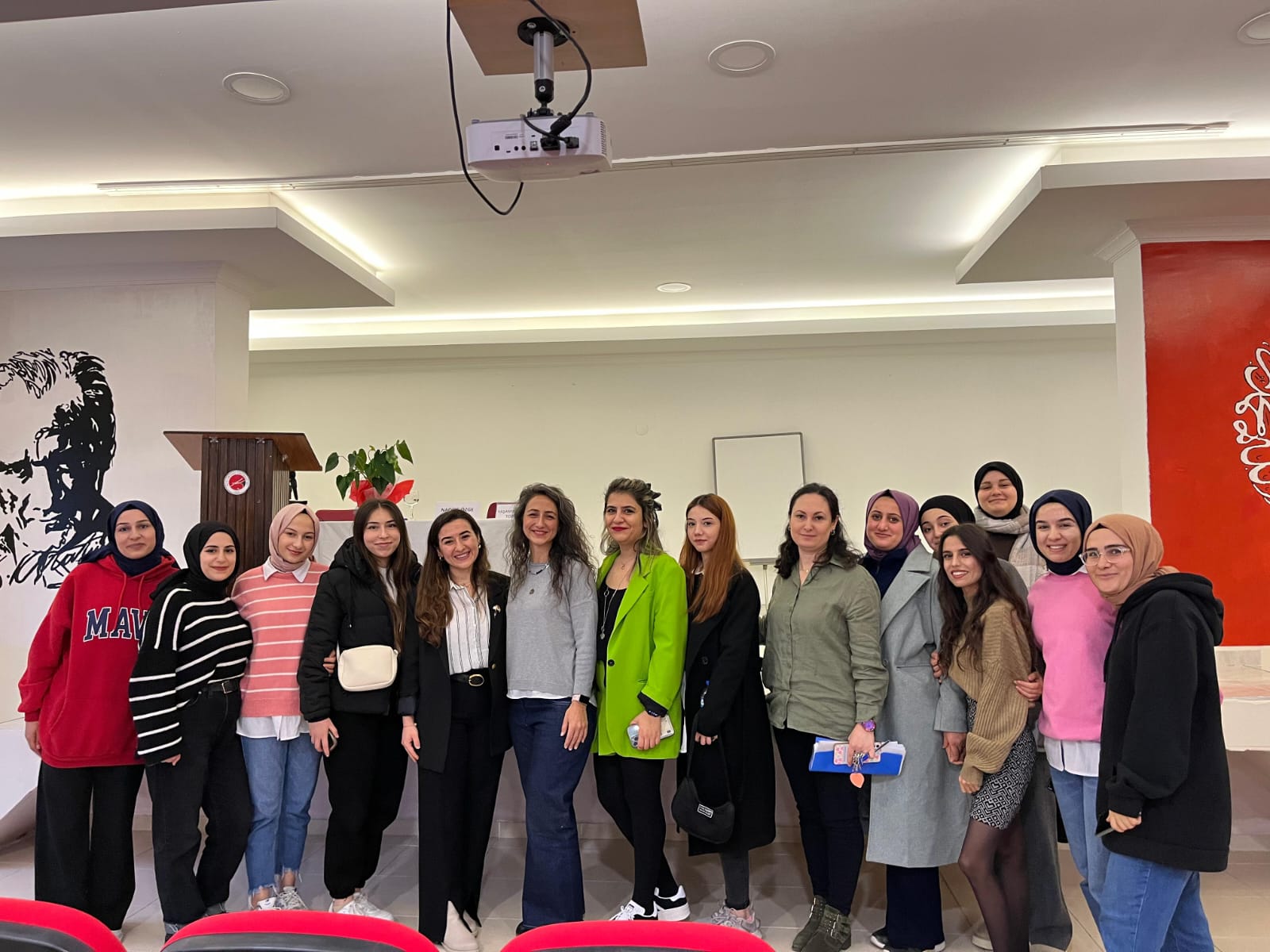 'Nadide Özge ile Özge Bir Hayat Üzerine' Konferansı