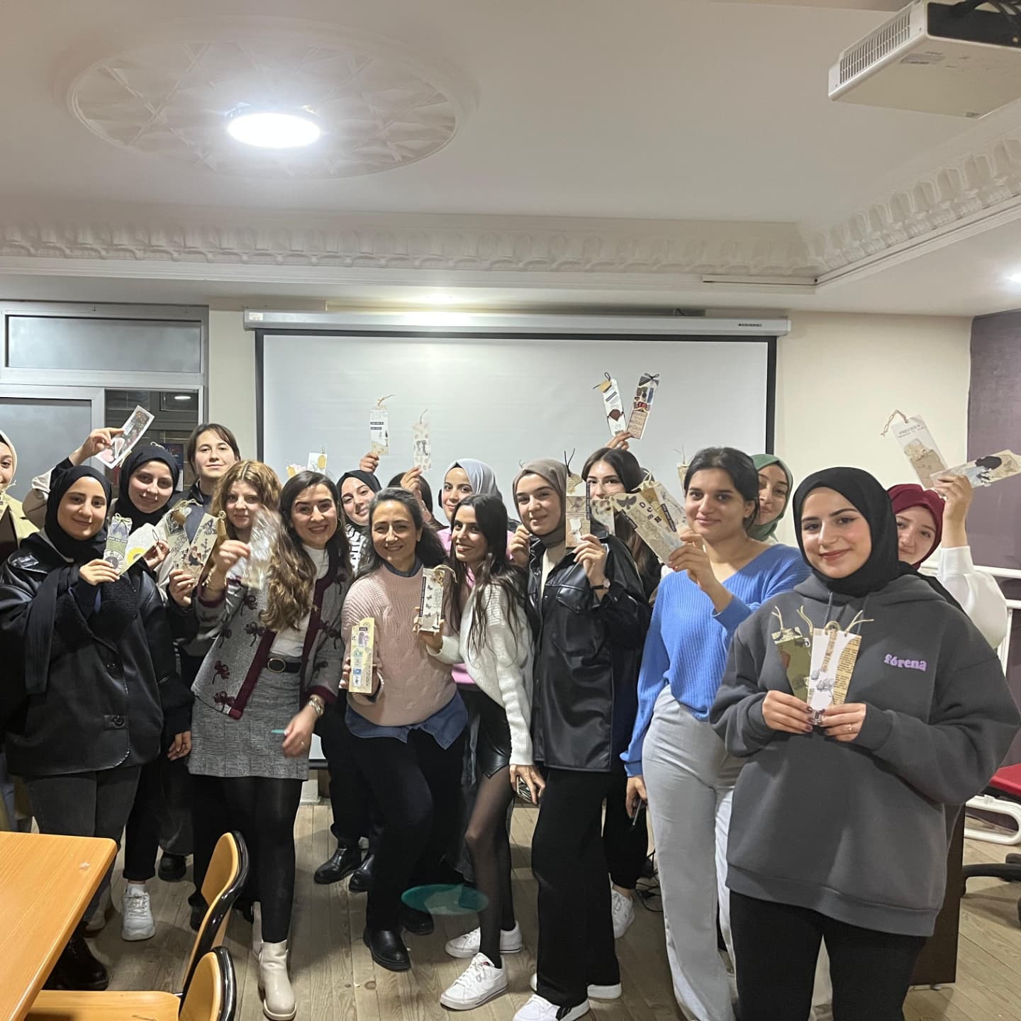 'Kendim Yapıyorum Yaratıcı Kitap Ayracı' Atölyesi