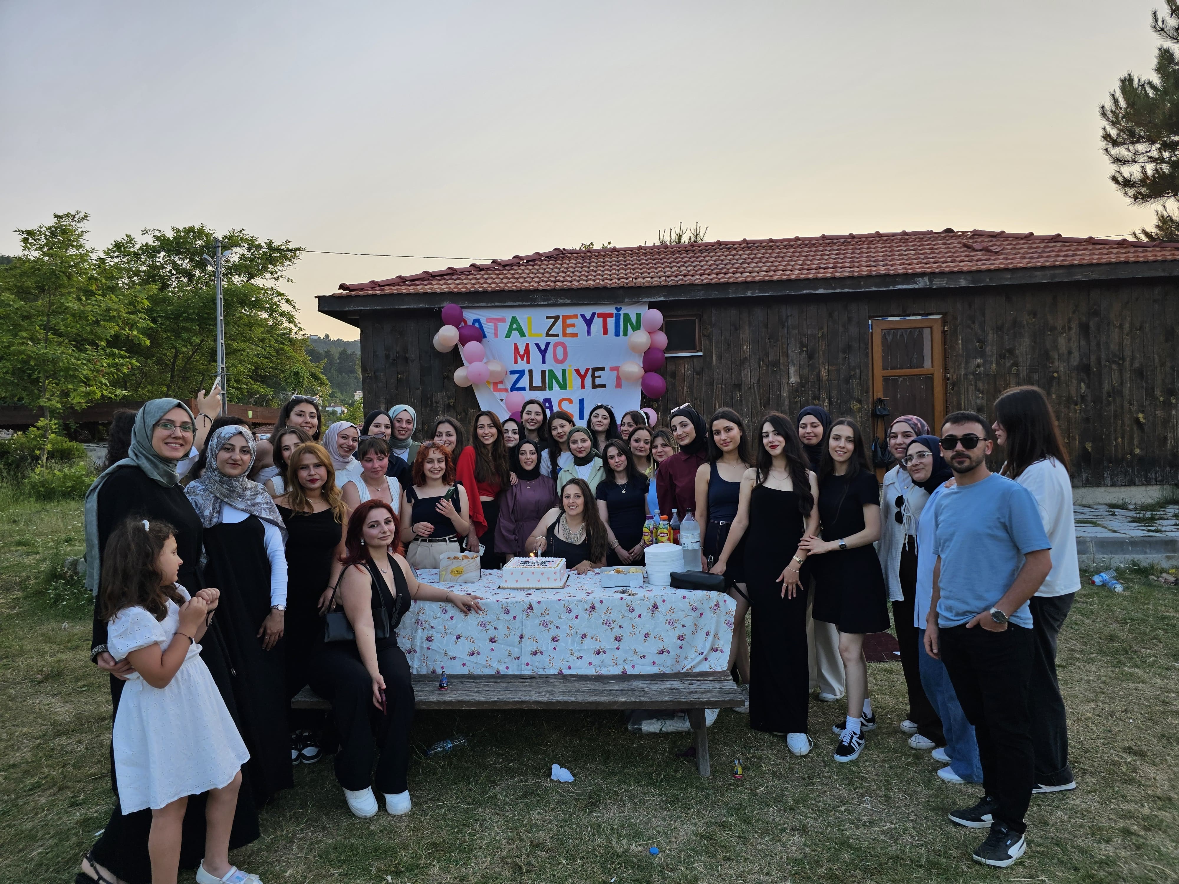 Fizyoterapi Öğrencilerinin Mezuniyet Kınası
