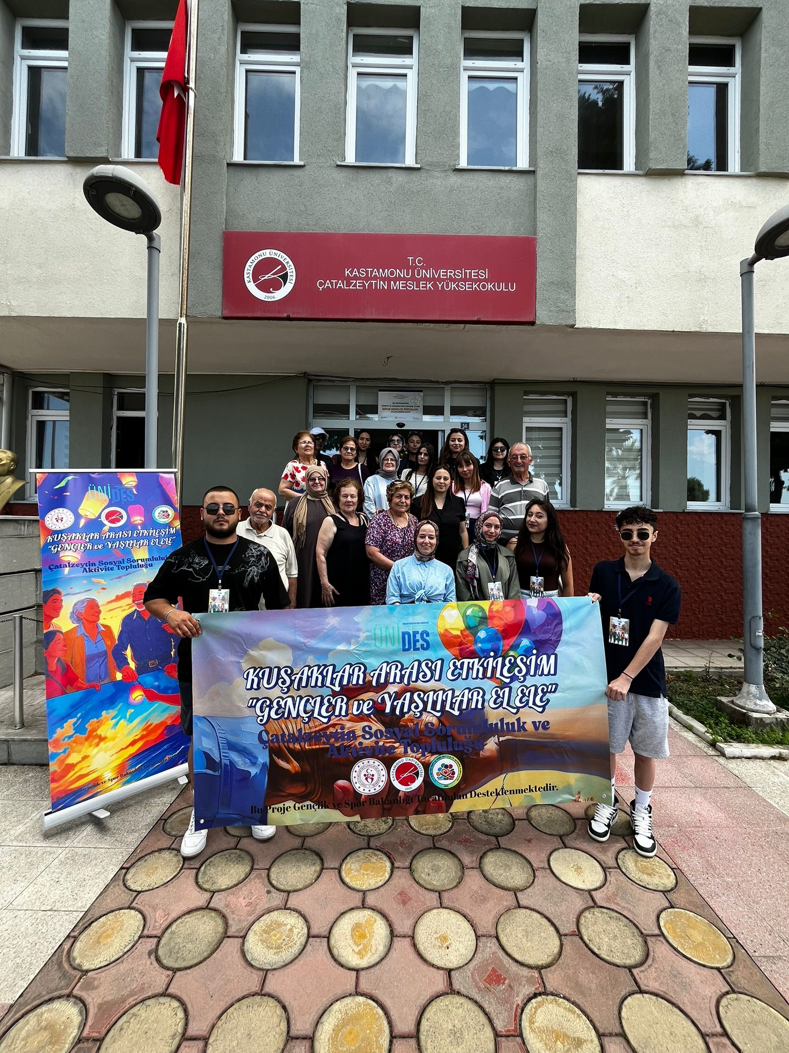 ''Kuşaklar Arası Etkileşim: Yaşlılar ve Gençler El Ele'' Projesi: 3. Etkinlik-Mandala Boyama ve Bulmaca çözme